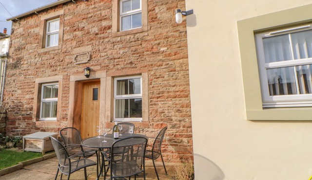 ROSE COTTAGE, pet friendly, luxury holiday cottage in Lazonby