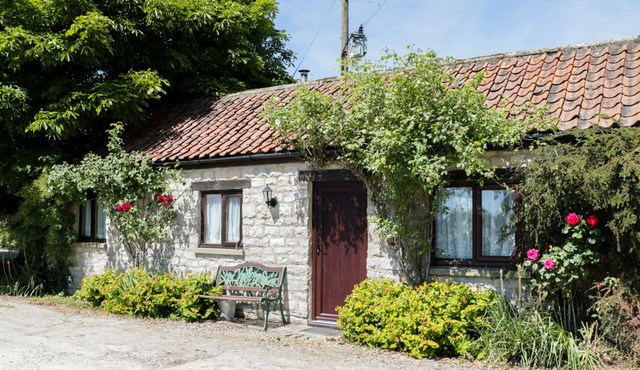 ROSE COTTAGE, pet friendly, with open fire in Kirkbymoorside