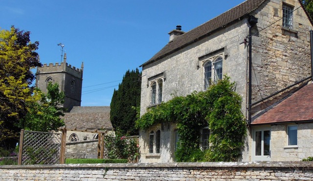 Rose Cottage, Rodborough - sleeps 6 guests in 3 bedrooms