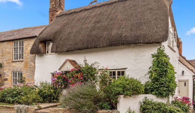 Rose Cottage - sleeps 5 guests in 3 bedrooms