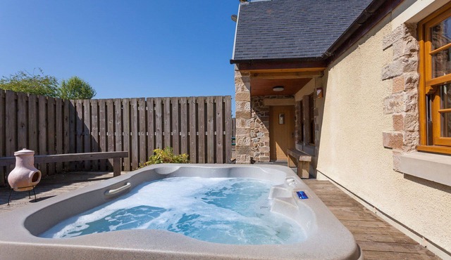 Rose Cottage - sleeps 8 guests in 3 bedrooms