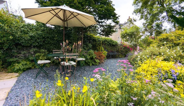 Rose Cottage - Two Bedrooms with Garden