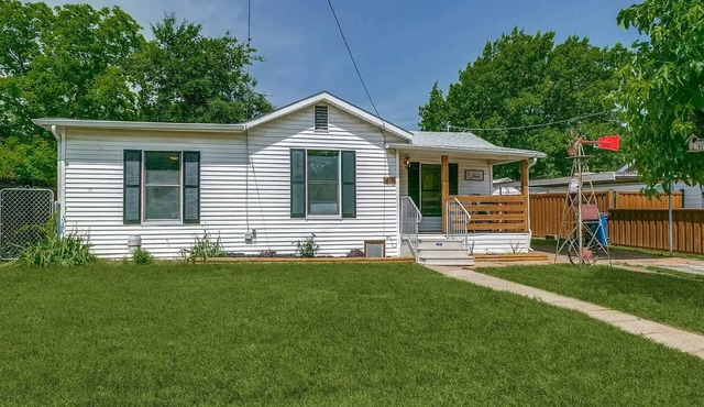 Rose Cottage - Walk to Old Town - Near UNT & Weddings
