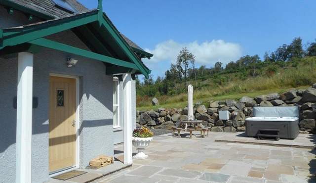 Rose Cottage with Hot Tub