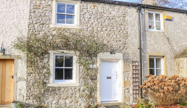 ROSE COTTAGE, with open fire in Malham