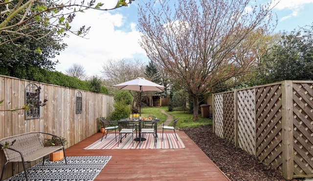 ROSE DENE, pet friendly, with a garden in South Cave