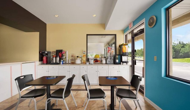 Rose Garden Inn & Suites