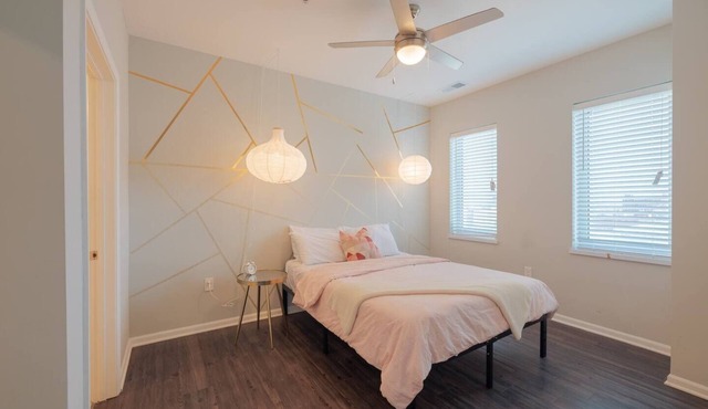 Rose Haven Retreat 2BR Loft 1.7 Miles to Downtown