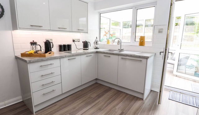 ROSE HILL, pet friendly, with a garden in Holywell