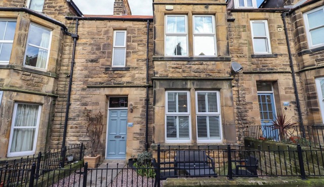 ROSE HOUSE, pet friendly, luxury holiday cottage in Alnmouth