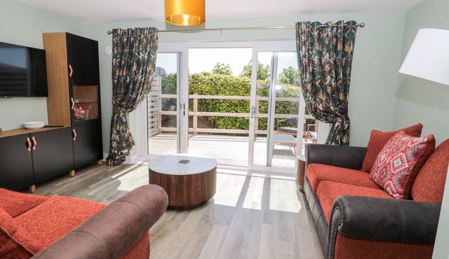 ROSE LODGE, pet friendly, character holiday cottage in Embleton