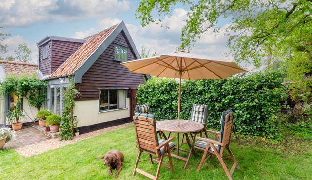 Rose Lodge - Two Bedroom House, Sleeps 4