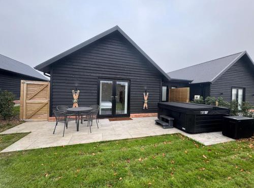 Rose - Luxury New Holiday Hot tub lodge