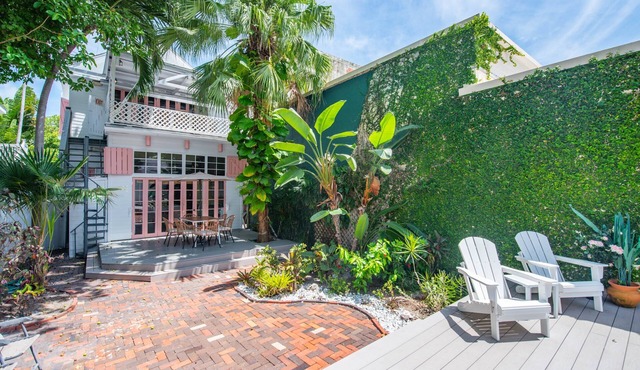 Rose Petal Petite Suite - Near Duval Street