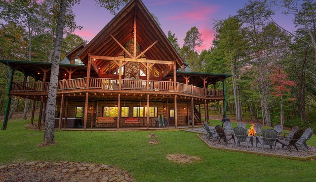 Rose Ridge - 8BR/5.5BA Luxury Log Cabin on 25 Acres - Walk to Old Man's Cave!