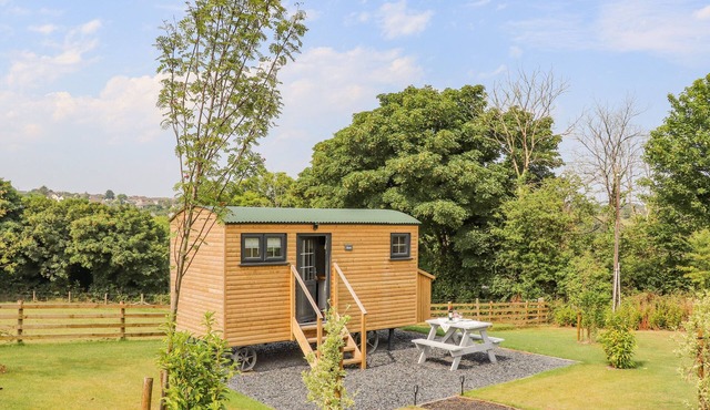 ROSE, romantic, character holiday cottage, with a garden in Illogan