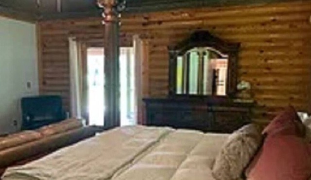 Rose Room w/ Bedroom