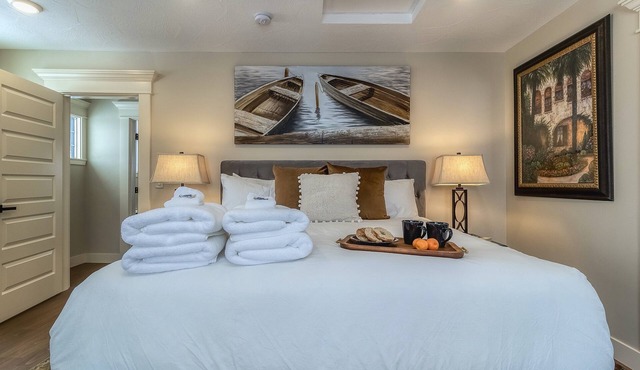 Rose Street Retreat- 2 blocks from downtown- Dog Friendly