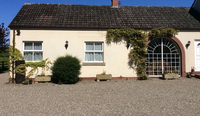 ROSE VILLA, pet friendly in Llanymynech