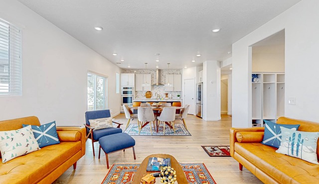 Rose Wood Hideaway - Brand-new house in Park City with large yard & game room