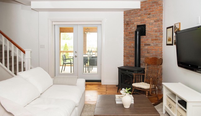 Rosebend Farmhouse | Bloomfield | Hot Tub 4 Bedrooms