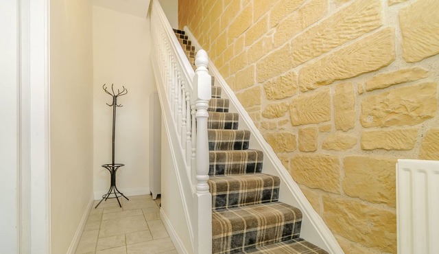 ROSEBERRY HOUSE, pet friendly, with a garden in Guisborough