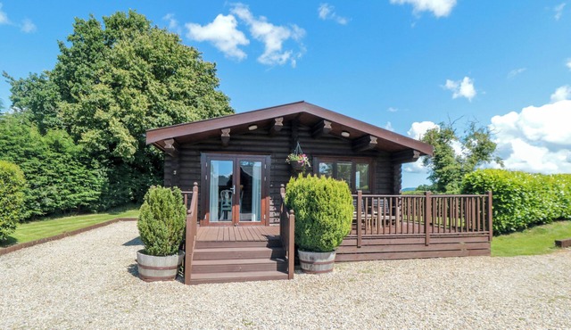 ROSEBERRY LODGE 3, family friendly, with hot tub in Stokesley