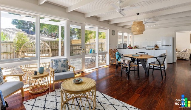 Rosebud Hideaway - Cute Cosy Beach House, Funky styled house for all family. Plenty of room for the