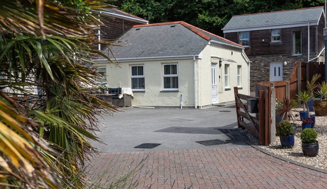 Rosebud is a lovely, single-story holiday home located in the wonderful seaside village of Portreath