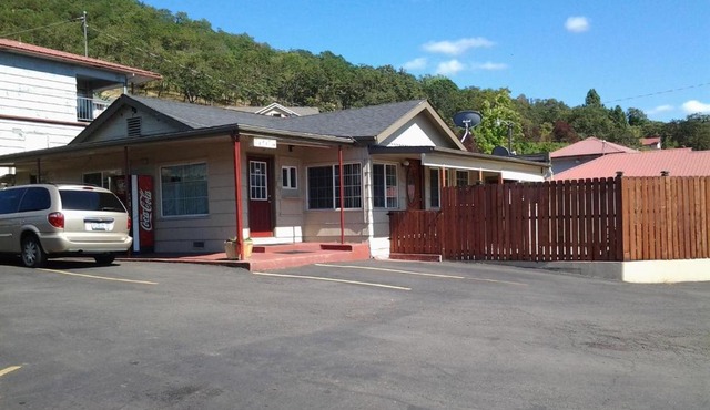 Roseburg Inn
