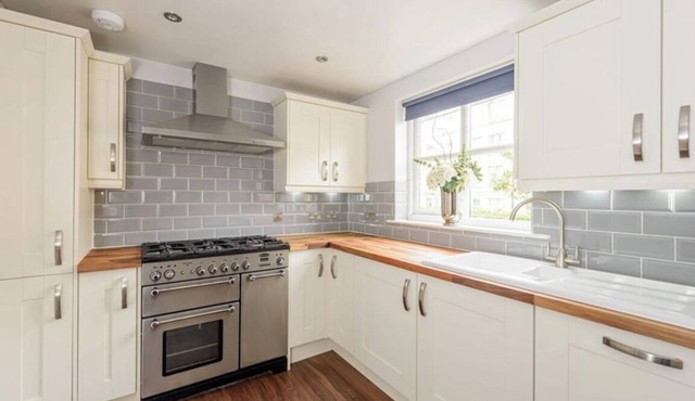 Roseburn Edinburgh Beautiful 2 Bedroom Apartment