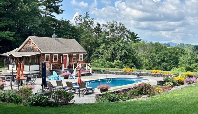 Rosecliff: Ultra-Lux Pool, Big Views, Green River, Sleeps 15