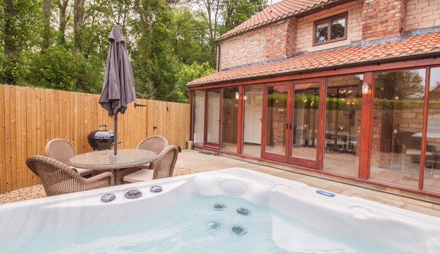 Rosedale Cottage | sleeps 4 - Hot Tub, Dog Friendly - 5* Gold Award
