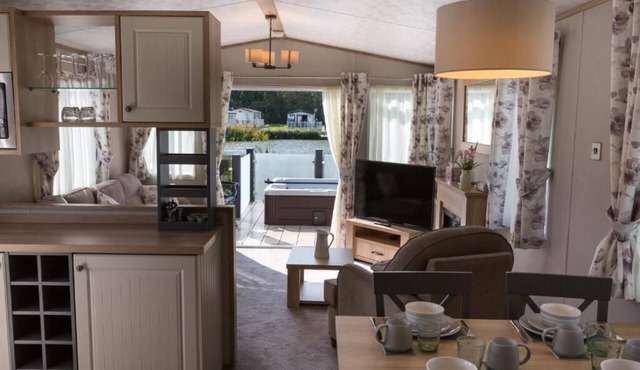 Rosedale Lakeside Lodge