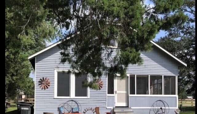 Rosehill Historic Farmhouse- Contactless, Private, Serene yet close to it all!