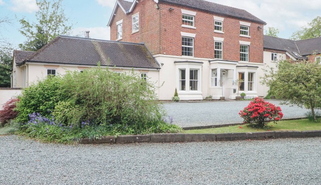 ROSEHILL MANOR, family friendly, luxury holiday cottage in Rosehill