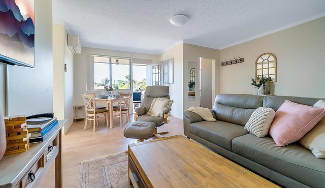 Rosehill Retreat Near Parramatta with Parking