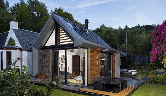 Roselea Cottage, an outstanding Cottage in Aldochlay next to Luss Loch Lomond with Loch views