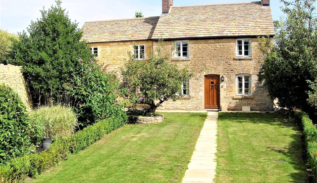 Roseleigh Cottage in the heart of Stow-on-the-Wold with parking for 2 cars.