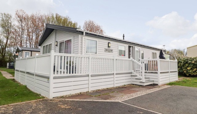 ROSELLA 38, pet friendly, country holiday cottage in Morecambe