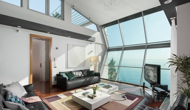 Rosemary Apartment Front Seaview