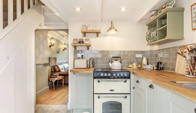Rosemary Cottage, a beautiful village cottage with country walks from the door.