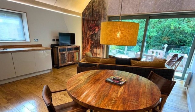 Rosemary Lodge 2BR + Hot Tub & Sauna Sleeps 4