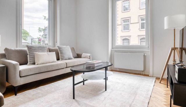 Rosental 2.5 Room w/Storage, 7 mins to Mkt