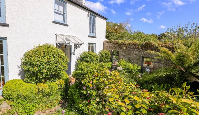 ROSEVINE, pet friendly, luxury holiday cottage in Slapton