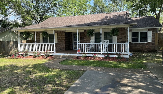 Rosewood Cottage…sleeps up to 7!—Cleaning fee included in nightly rate!