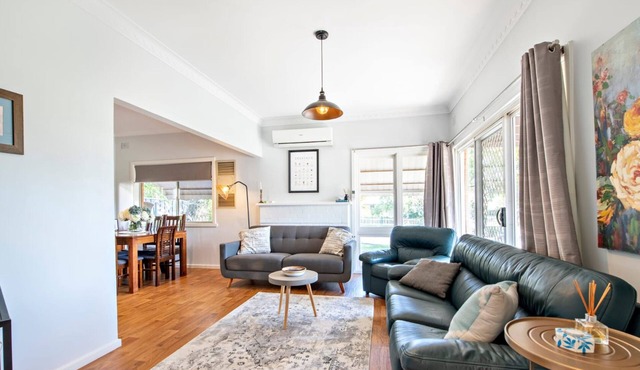 Rosewood Cottage - Stroll to Central, Cosy Escape