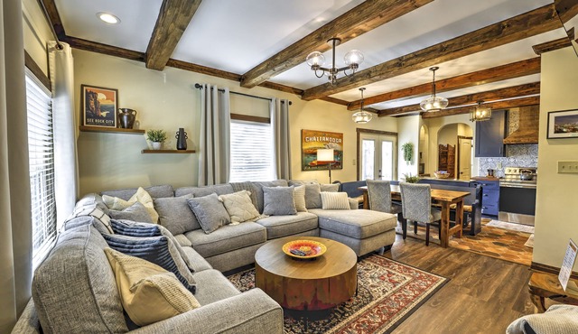 Rosewood Cottage Walk to Park Hot Tub Arcade Fire Pit Downtown 3 Min