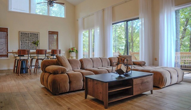 Rosewood Loft I Upper Suite