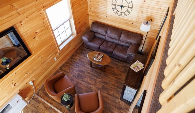 Rosewood Villa #106- Cozy Wooden 2 BR Cabin